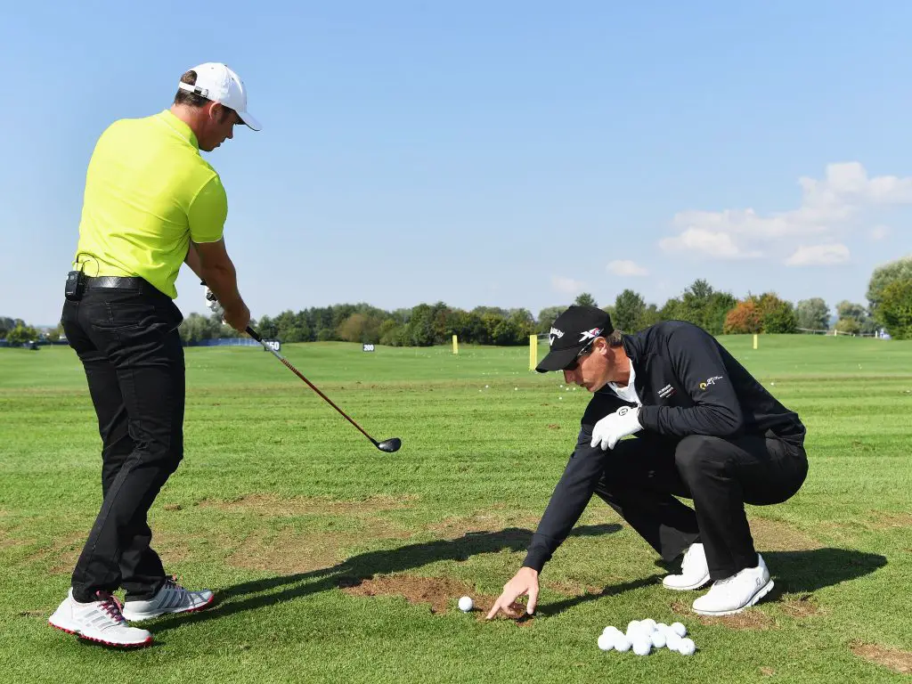 Winter golf lesson in Marbella under blue sky